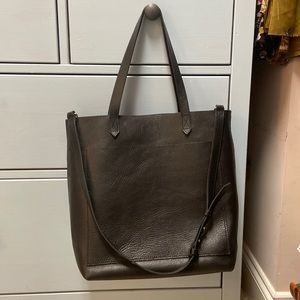 Medium transport tote